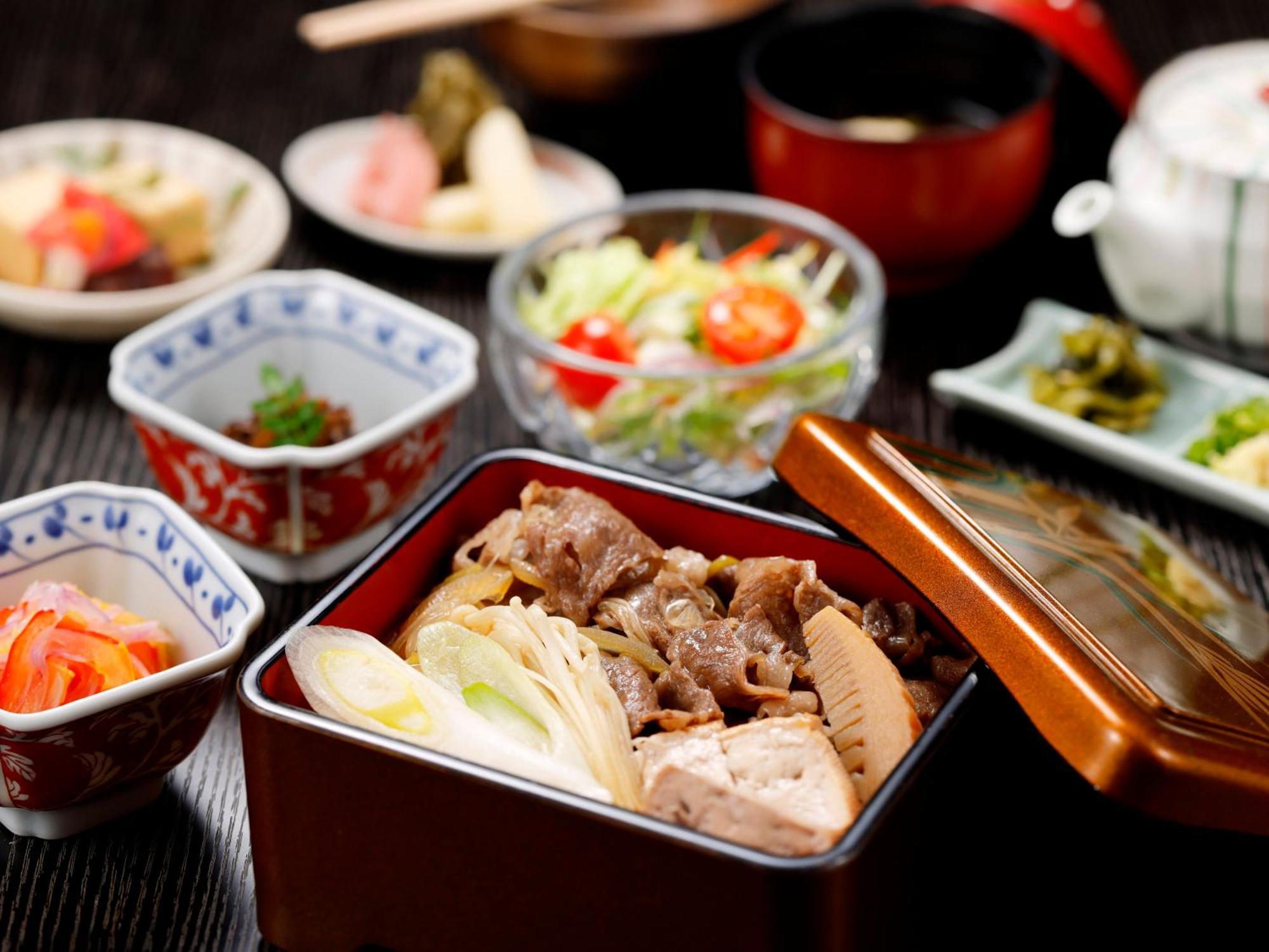 فندق كانازاوا هاكوتشورو سانراكو كانازاوَ المظهر الخارجي الصورة A Japanese meal